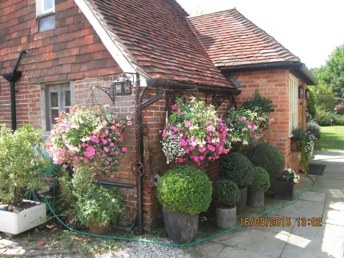 Clayton Wickham Farmhouse Bed and Breakfast Hurstpierpoint Exterior foto