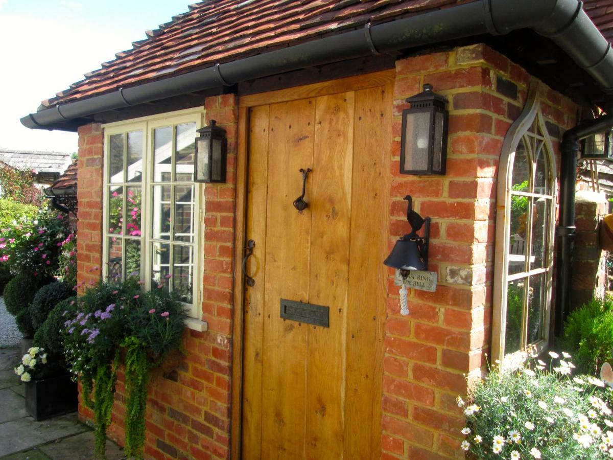 Clayton Wickham Farmhouse Bed and Breakfast Hurstpierpoint Exterior foto